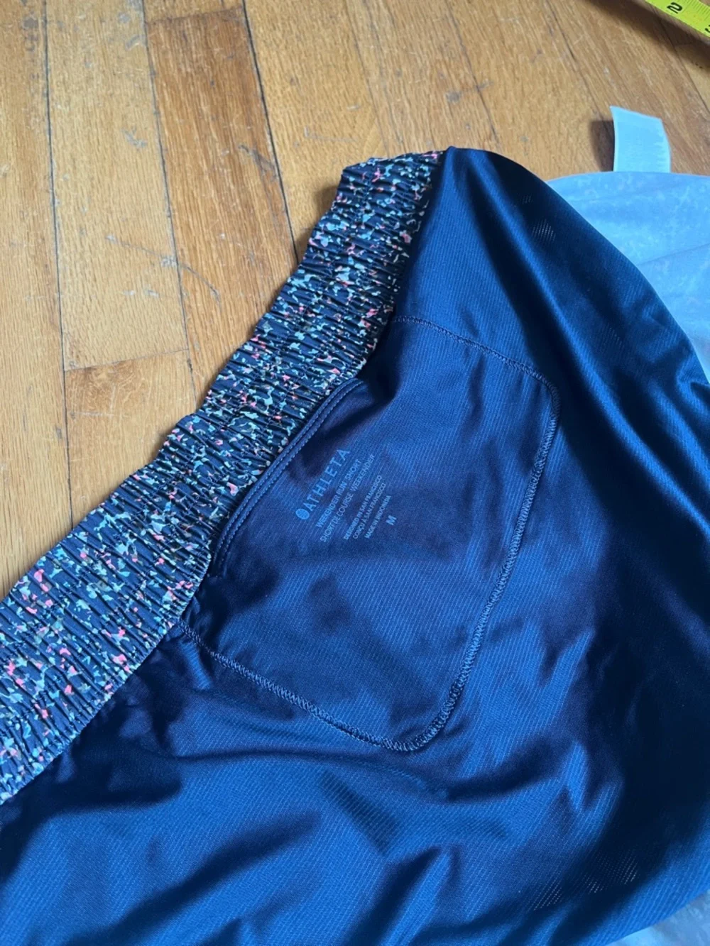 ATHLETA Weekender Mid Rise 3" Run Short Sz M Misha camo navy - Picture 9 of 12